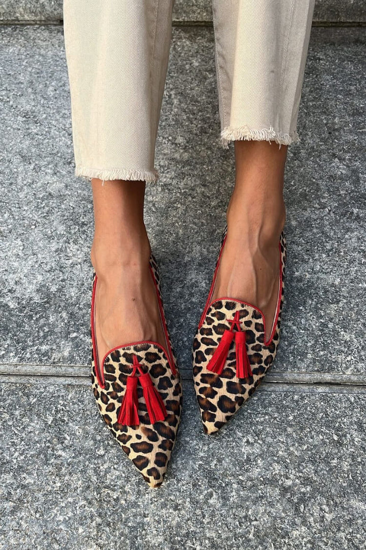 VIELLA | POINTED LOAFER WITH RED TASSELS