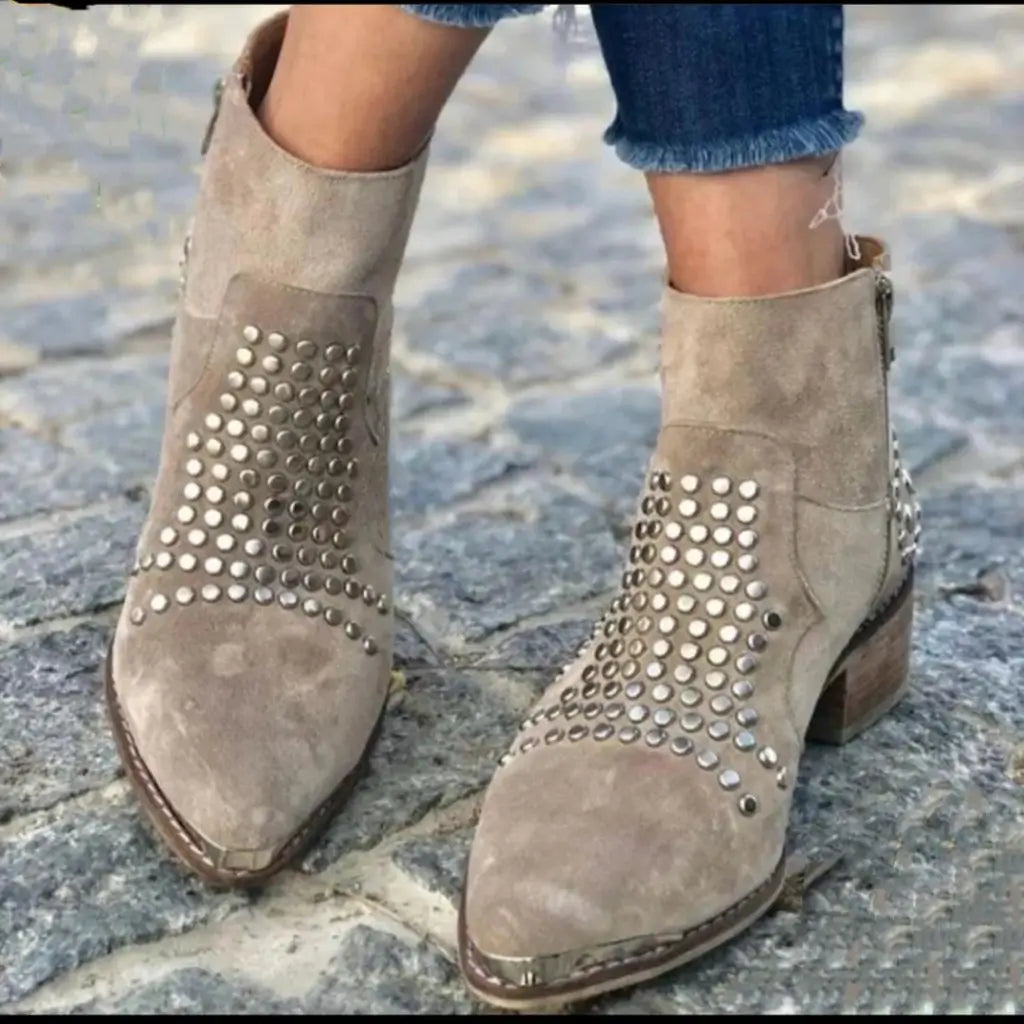 VIELLA | ANKLE BOOTS WITH STUDS