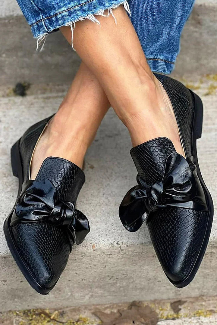 Henrietta - Black Loafer With Shiny Bow