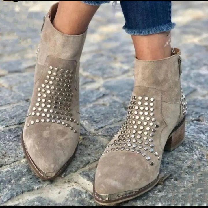 VIELLA | ANKLE BOOTS WITH STUDS